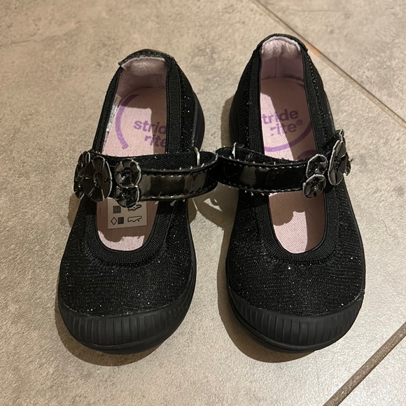 Stride Rite Layla Mary Janes - size 6.5 - Picture 1 of 4